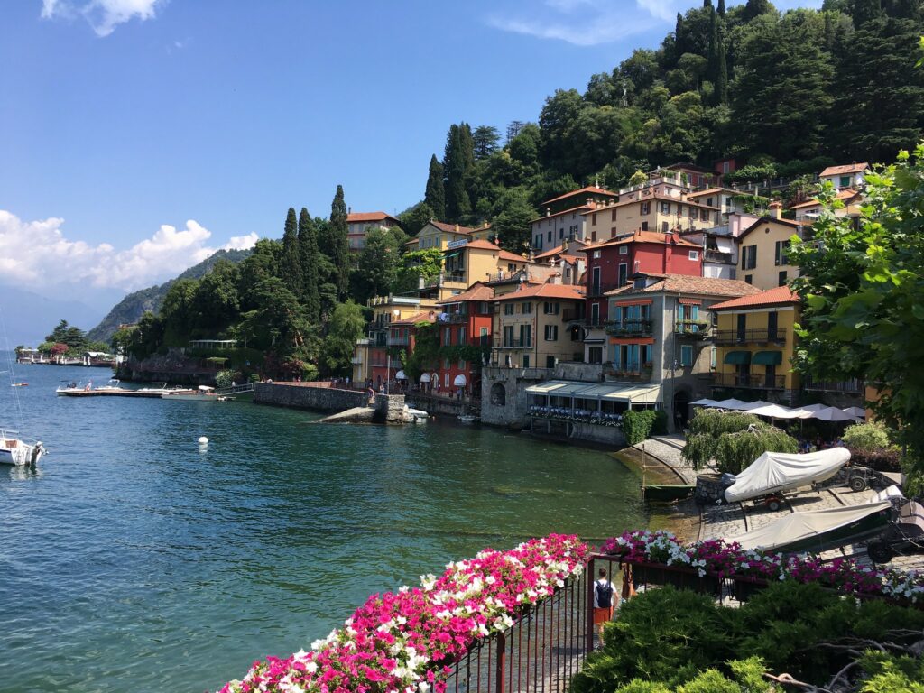 Varenna, A Comói-tó látnivalói