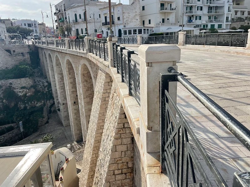 A híd Polignano a Mareban