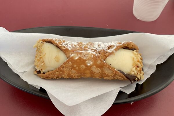 Cannoli – a szicíliai édesség, amiért érdemes repülőre ülni Cannoli