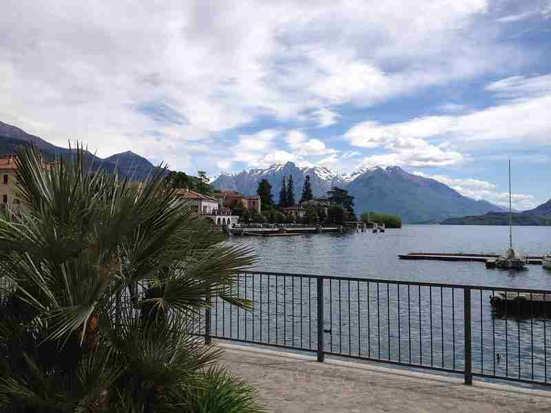 Comói-tó 2026: tavaszi nyugalom vagy nyári túlélőtúra? – Így válassz időpontot