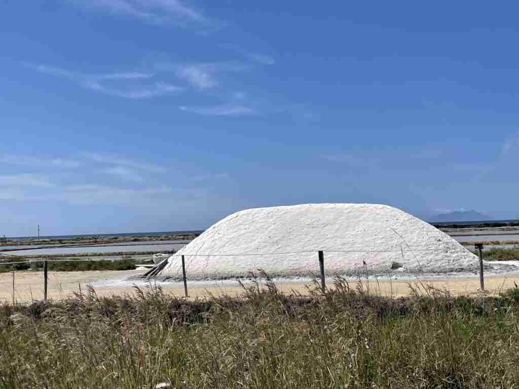 Marsala élménybeszámoló : a környéken nagyon finom sót készítenek. Érdemes elmenni egy ilyen telepre vagy hajózni a lagúnában is. 